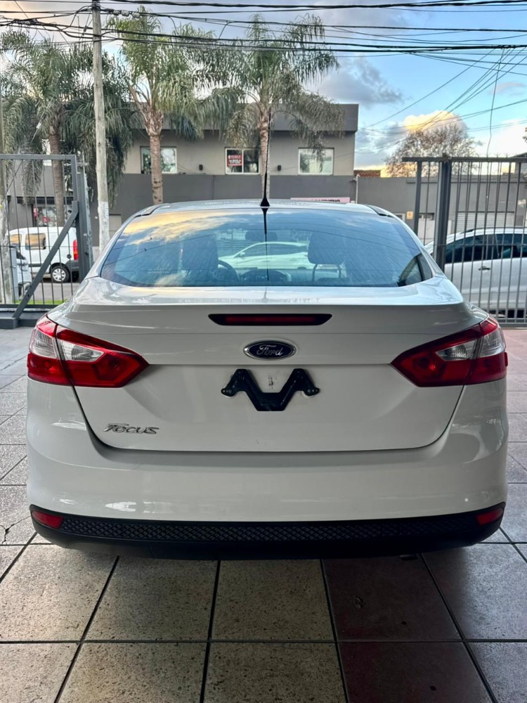 Ford Focus 1.6 S SEDAN — foto 5